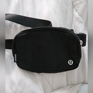 Lululemon athletica everywhere belt bag